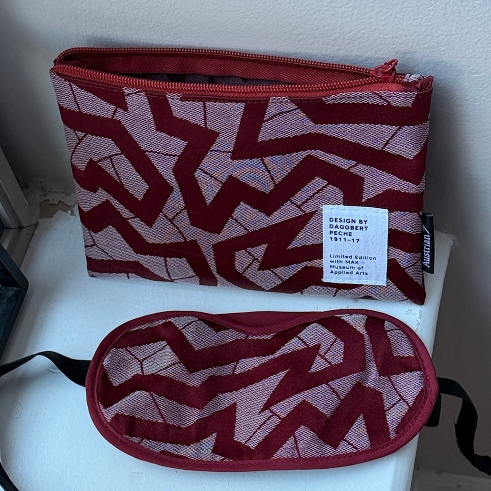 Red Patterned Pouch and Eye Mask Set y.